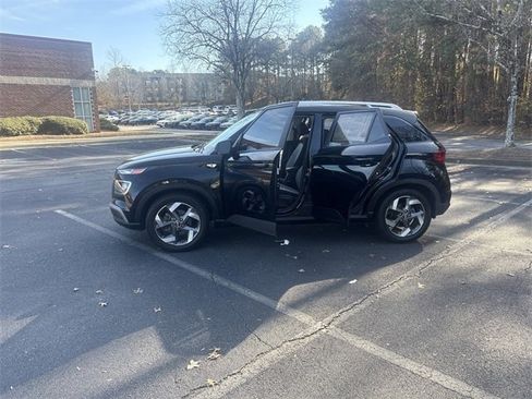 Used 2022 Hyundai Venue SEL w/ Cargo Package image 11