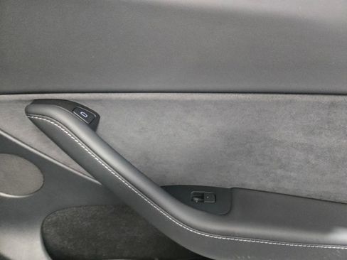 Used 2024 Tesla Model Y Performance image 8