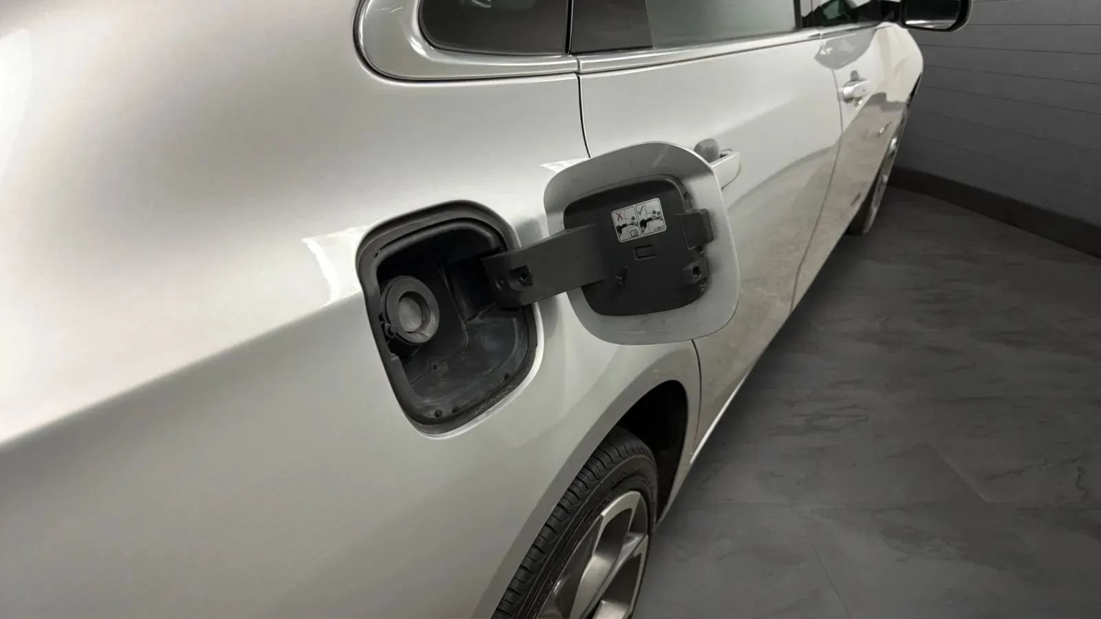 Used 2021 Chevrolet Malibu LT FWD image 28