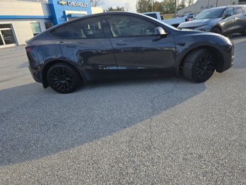 Used 2024 Tesla Model Y Long Range image 11
