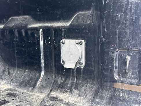 Used 2023 Chevrolet Colorado Z71 w/ Z71 Convenience Package 2 image 17