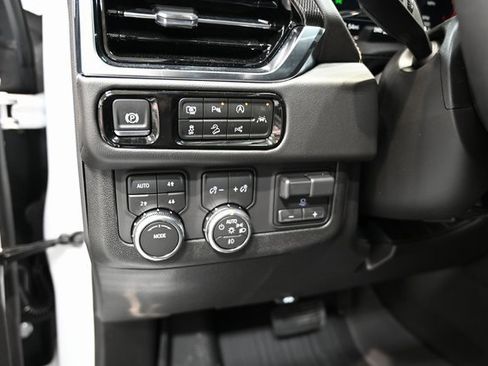 New 2026 GMC Yukon XL Elevation image 24