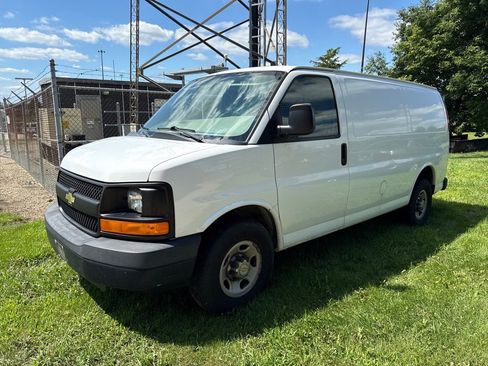 Used 2015 Chevrolet Express 2500 RWD image 3