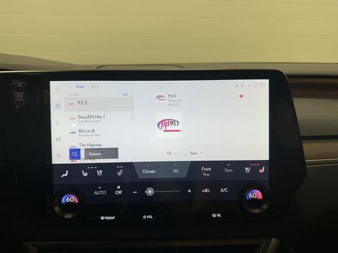 Used 2025 Lexus RX 350 Premium image 23