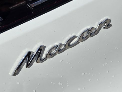 Used 2022 Porsche Macan image 12
