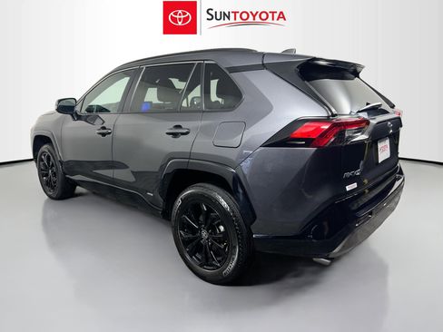 Used 2023 Toyota RAV4 SE image 6