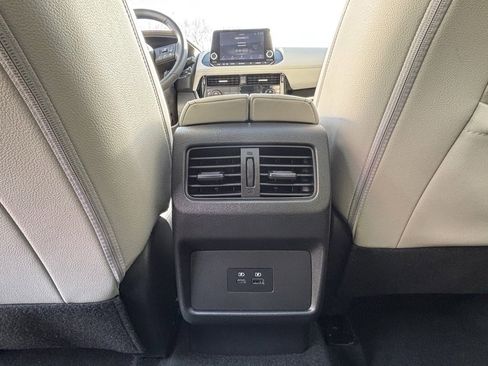 Used 2023 Nissan Rogue SL image 18