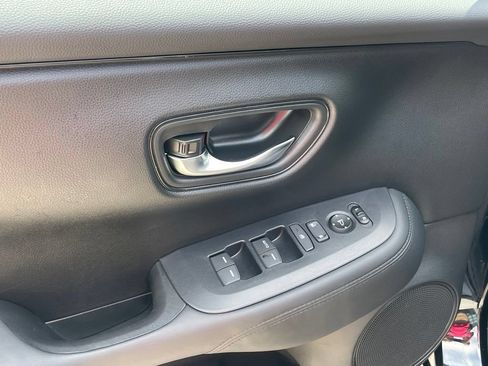 Used 2025 Honda HR-V LX image 11