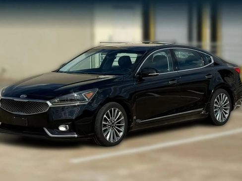 Used 2017 Kia Cadenza Premium image 3