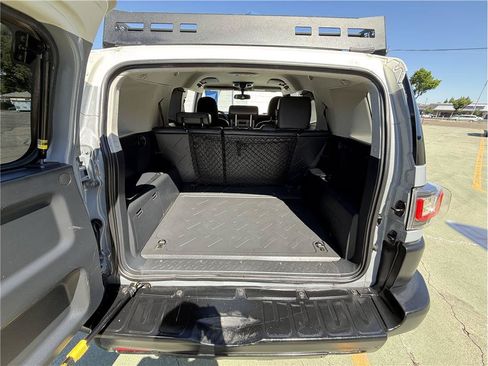 Used 2014 Toyota FJ Cruiser 4WD w/ Convenience Package image 18