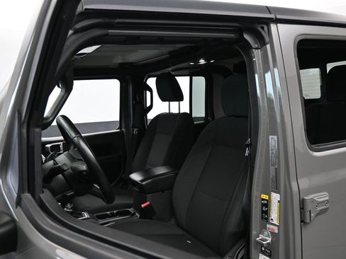 Used 2022 Jeep Gladiator Sport AWD/4WD image 10