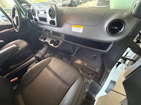 Used 2025 Mercedes-Benz Sprinter 2500 image 35