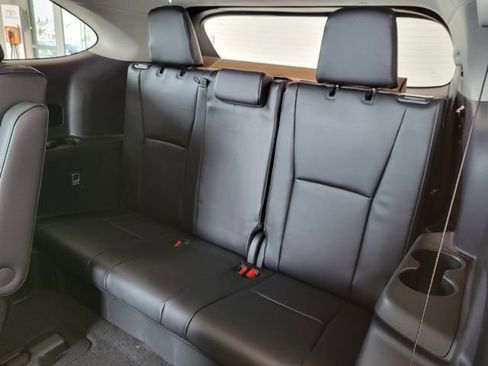 New 2026 Toyota Highlander Platinum image 16