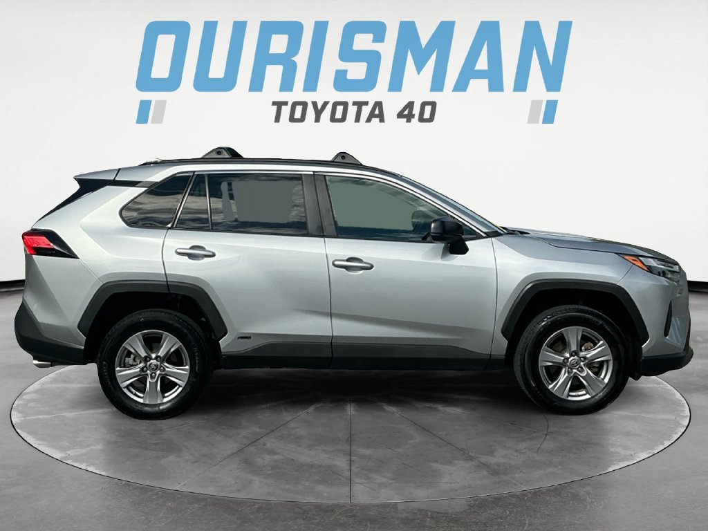 Used 2024 Toyota RAV4 LE AWD/4WD image 8