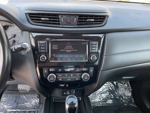 Used 2019 Nissan Rogue SV AWD/4WD image 19