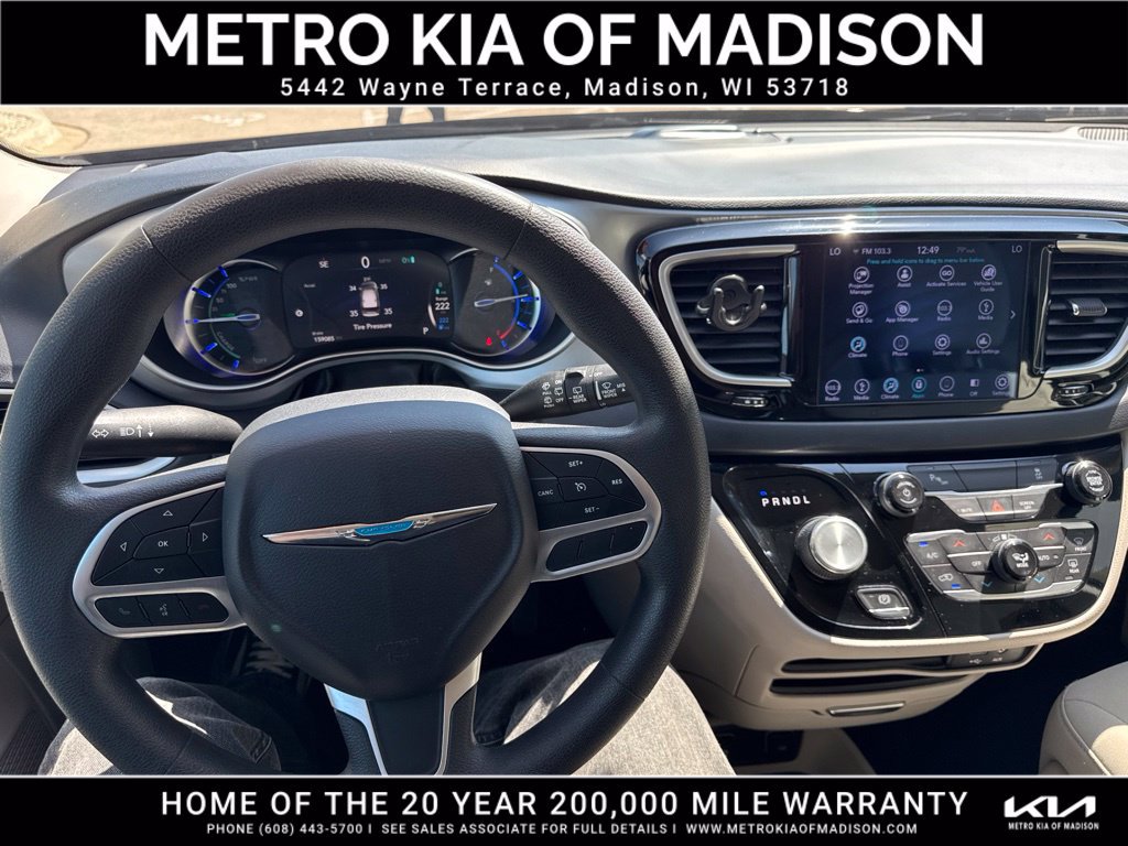 Used 2018 Chrysler Pacifica Touring Plus FWD image 18