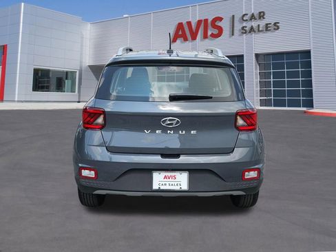 Used 2025 Hyundai Venue SEL FWD image 5