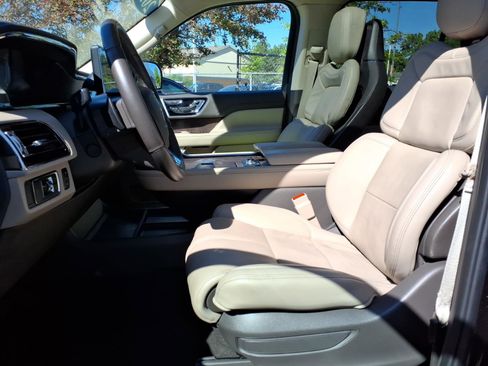Used 2024 Lincoln Navigator Reserve AWD/4WD image 15