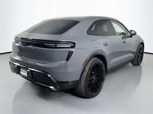 Certified 2025 Porsche Macan Turbo Electric image 7