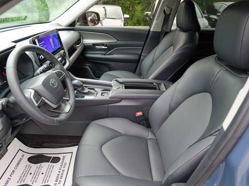 Used 2024 Toyota Grand Highlander AWD image 20