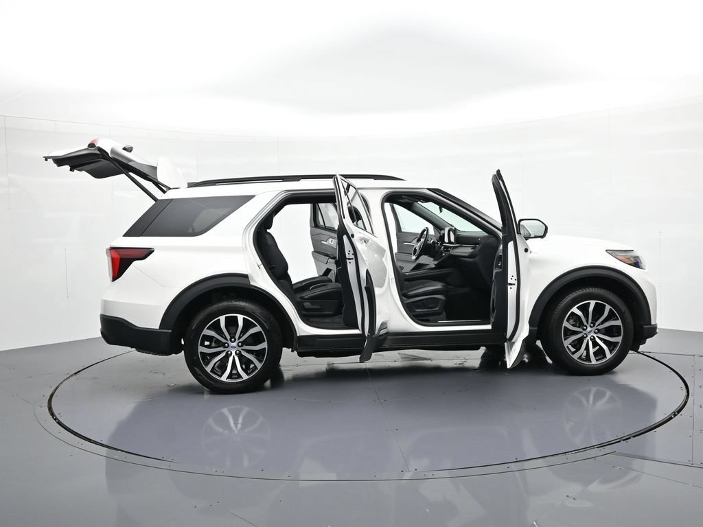 Certified 2025 Ford Explorer ST-Line AWD/4WD image 26