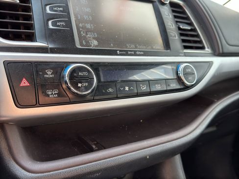 Used 2016 Toyota Highlander Plus AWD/4WD image 12