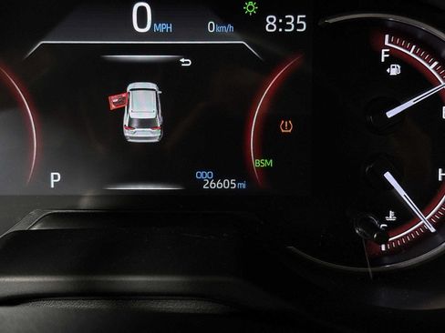 Used 2025 Toyota RAV4 XLE AWD/4WD image 19