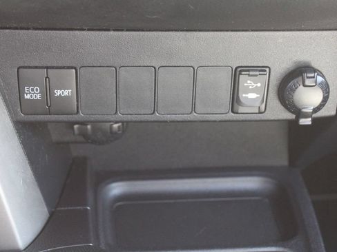 Used 2018 Toyota RAV4 Adventure FWD image 37