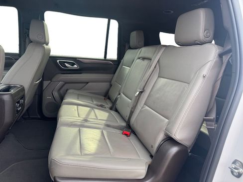 Used 2022 Chevrolet Suburban LT image 10