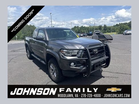 Used 2016 Toyota Tacoma SR5 w/ SR5 Appearance Package (SN) AWD/4WD image 1