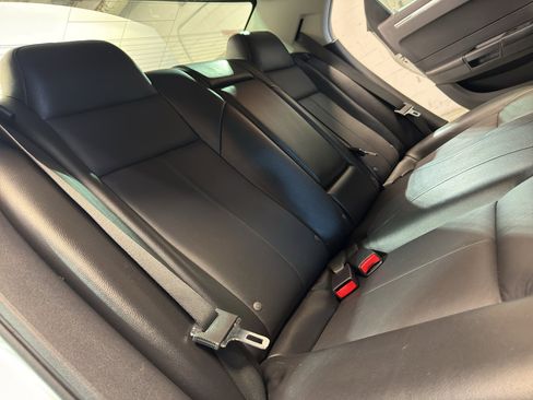 Used 2009 Chrysler 300 Touring RWD image 26