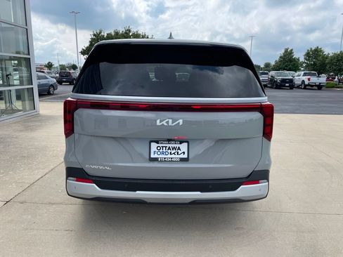 New 2027 Kia Carnival FWD image 6