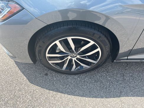 Used 2025 Volkswagen Jetta SE FWD image 31