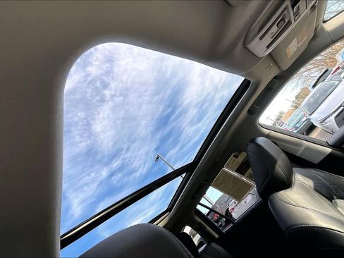 Used 2025 Toyota Highlander Platinum image 13