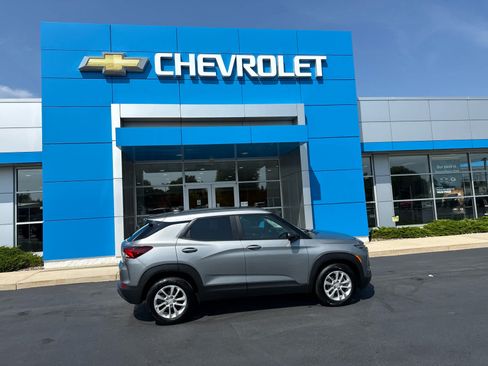 Used 2024 Chevrolet TrailBlazer LS w/ LS Convenience Package FWD image 11