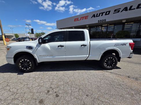 Used 2019 Nissan Titan PRO-4X w/ Pro-4x Convenience Package AWD/4WD image 8