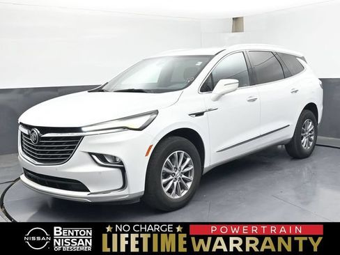 Used 2023 Buick Enclave Essence FWD image 1