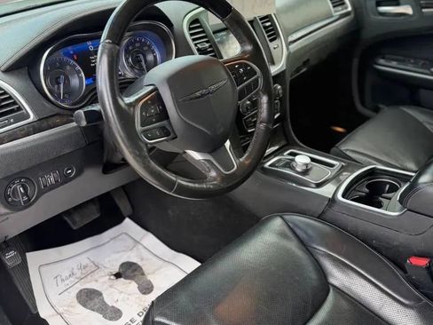 Used 2019 Chrysler 300 Limited RWD image 10