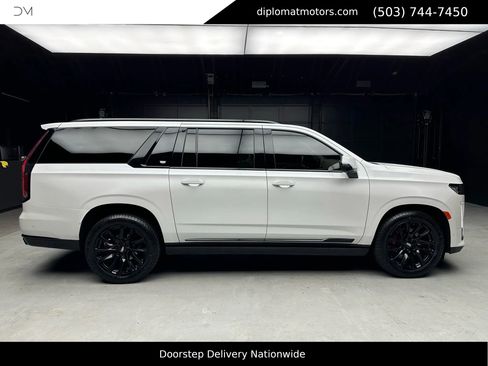 Used 2022 Cadillac Escalade ESV Sport Platinum w/ LPO, ONYX Package image 8