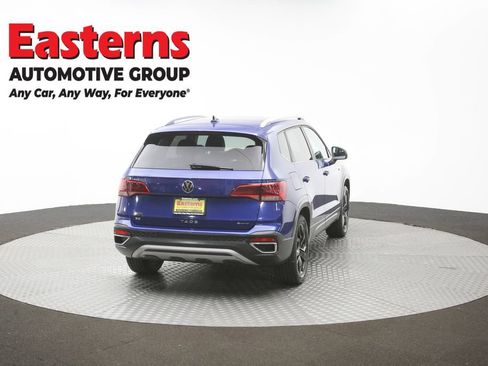 Used 2022 Volkswagen Taos SE w/ Panoramic Sunroof Package FWD image 39