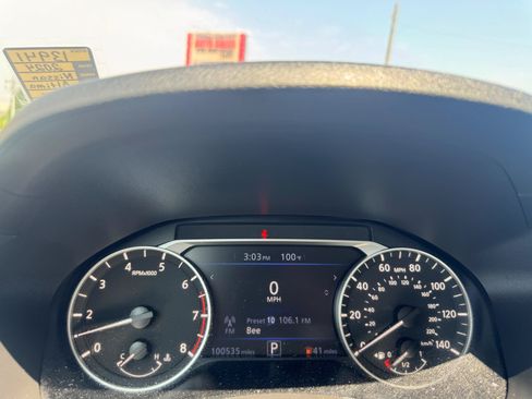 Used 2024 Nissan Altima 2.5 SV FWD image 13