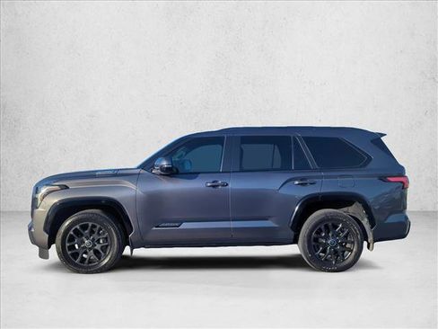Used 2024 Toyota Sequoia Platinum AWD/4WD image 5