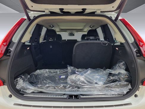 New 2024 Volvo XC90 T8 Plus w/ Protection Package Premier image 40