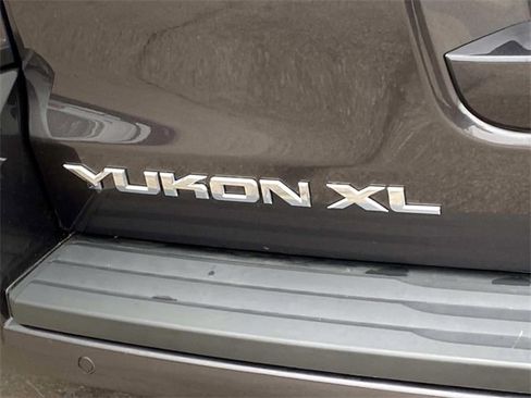 Used 2018 GMC Yukon XL SLT image 5