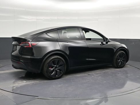 Used 2024 Tesla Model Y Long Range image 3