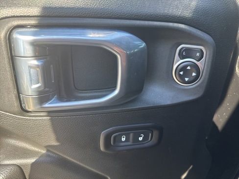 Used 2024 Jeep Wrangler Willys image 9