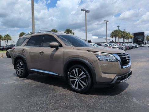 Used 2023 Nissan Pathfinder Platinum AWD/4WD image 2