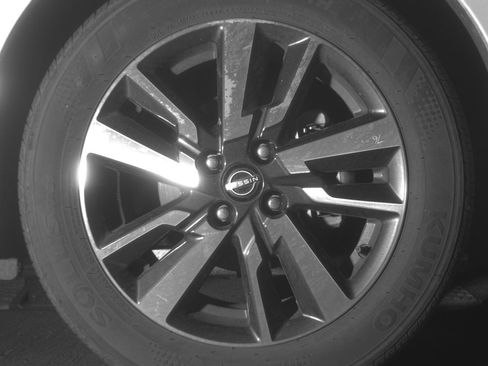 Used 2025 Nissan Versa SV FWD image 13
