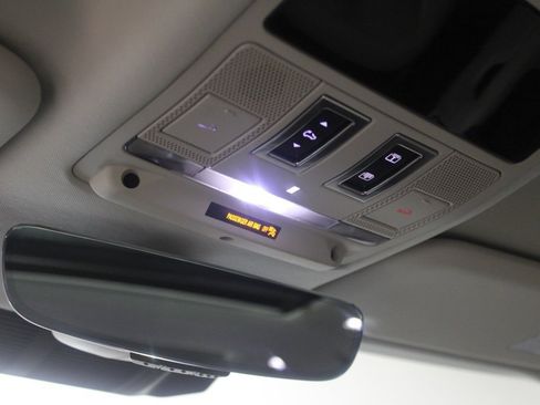 Used 2023 Land Rover Defender 130 SE image 32