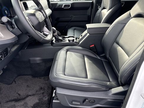 New 2025 Ford Bronco Outer Banks w/ Sasquatch Package image 9